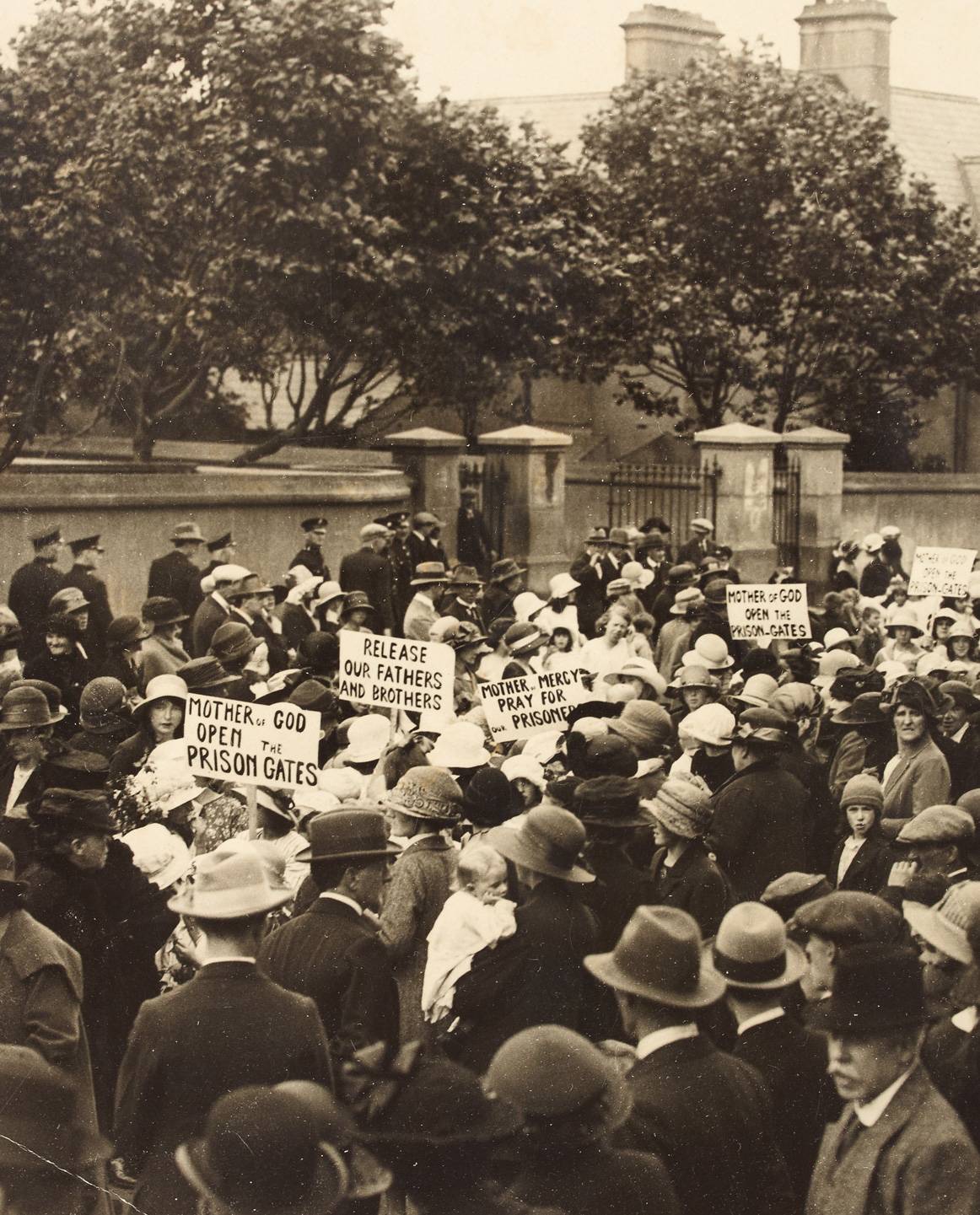 Cumann na mBan protest outside Mountjoy Prison during the Irish War of Independence. 23 July 1921. National Library of Ireland HOG165.